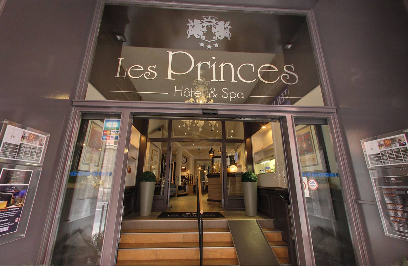 facade hotel des princes chambery